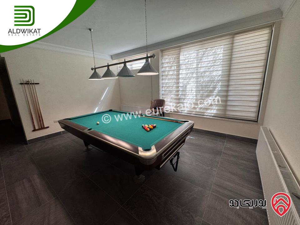 فيلا متلاصقة للبيع او للايجار في عبدون قرب الاسفاره الامريكيه مساحة الارض 500م ومساحة البناء 700م ومساحة الحديقة 200م موقع مميز واطلالة خلابة منطقة فلل واصل جميع الخدمات 