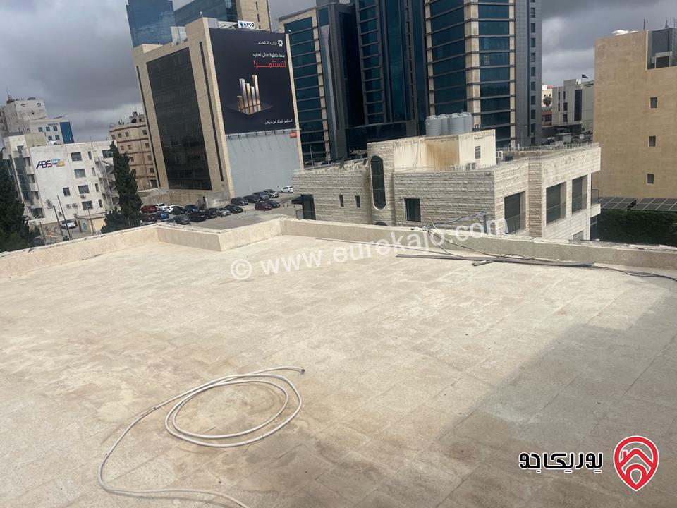 شقة طابق كامل (بمدخلين، بالاصل شقتين) مساحة اجمالية 560م (460م + 100م روف) للبيع في عمان - أم أذينة