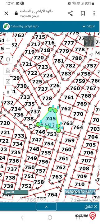 قطعة ارض مساحة 1 دونم و 491م للبيع في اربد - زبدة فركوح مطلة على ثلاث شوارع واصلها جميع الخدمات تقريبا قرب المخفر الامني الغربي
