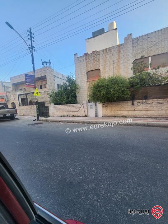بيت مستقل مساحة 400م على أرض 303م للبيع في عمان - حي نزال 