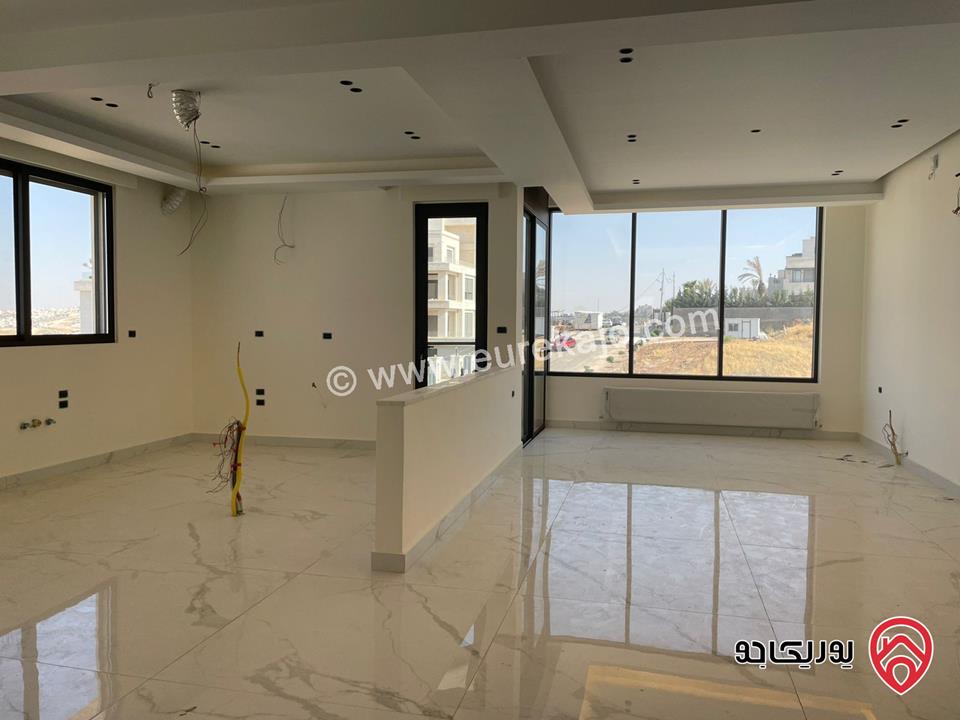 شقة للبيع في عمان - دير غبار طابق اخير مع روف مساحة البناء 180م ومساحة الترس 80م