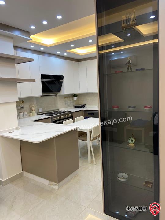 شقة ارضية فاخرة مساحة 150م داخلي و 160م خارجي للبيع في عمان - ابو السوس