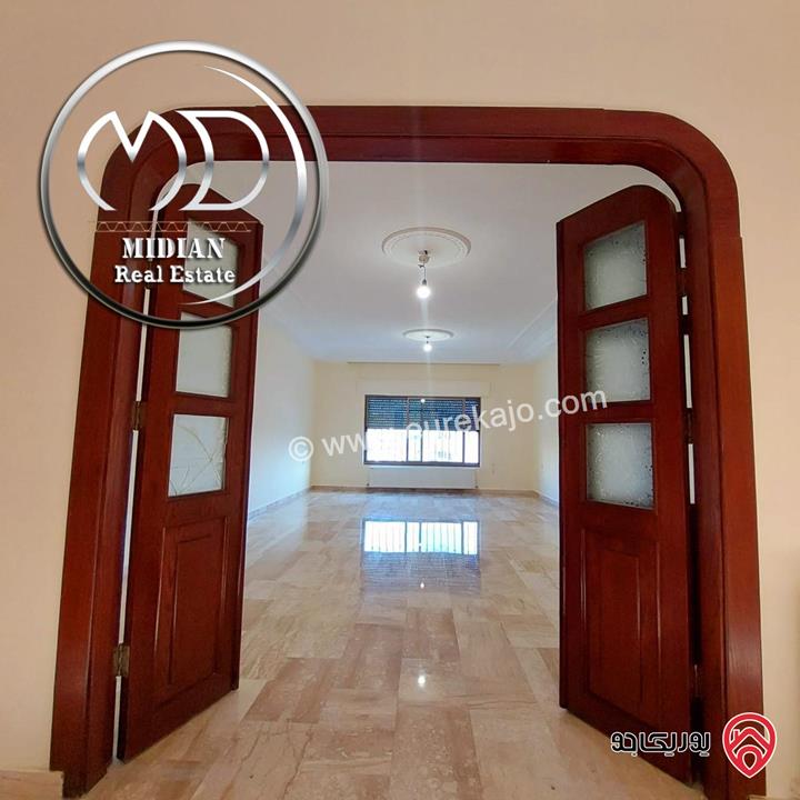 شقة دوبلكس طابق اخير مع روف للبيع في عمان - خلدا مساحة 270م مع تراسات تشطيبات سوبر ديلوكس اطلالة جميلة بسعر مميز