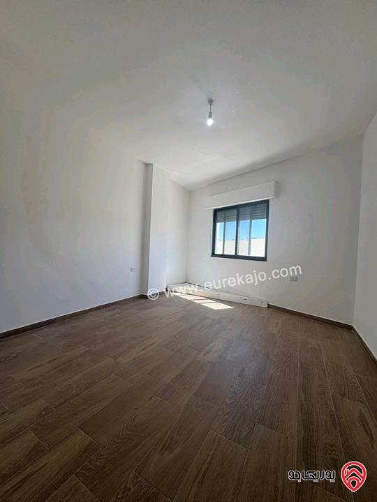 شقة ديلوكس طابق تسوية مساحة 180م داخلي و 40م خارجي للايجار في عمان - مرج الحمام 