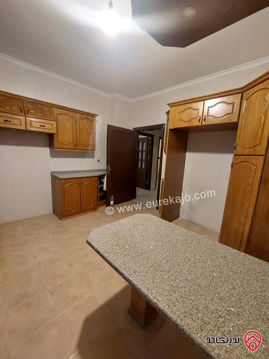 شقة طابق أول مساحة 181م للبيع في عمان - ام السماق خلف مكة مول 