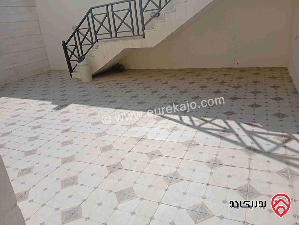 شقة شبه ارضية مساحة 220م مع ترس وكراج ومدخل مستقل للايجار في عمان - الرابية