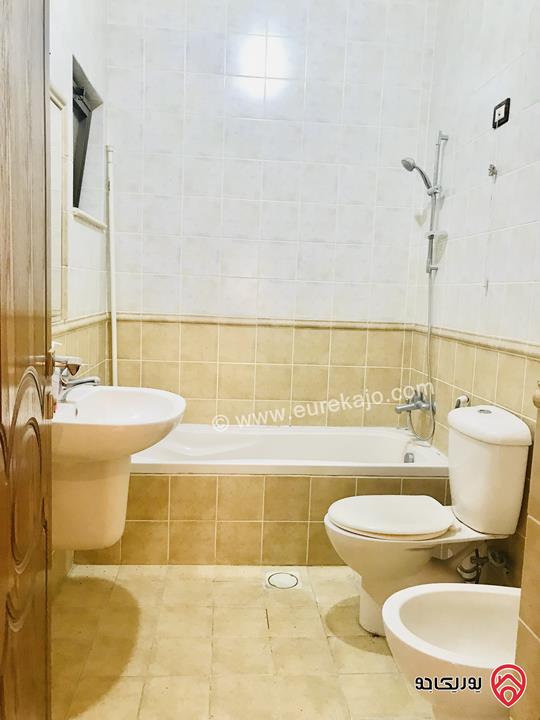 شقة طابق أرضي مُعلّق مطلّة مساحة 188م داخلي و 20م خارجي للبيع في عمان - عرقوب خلدا