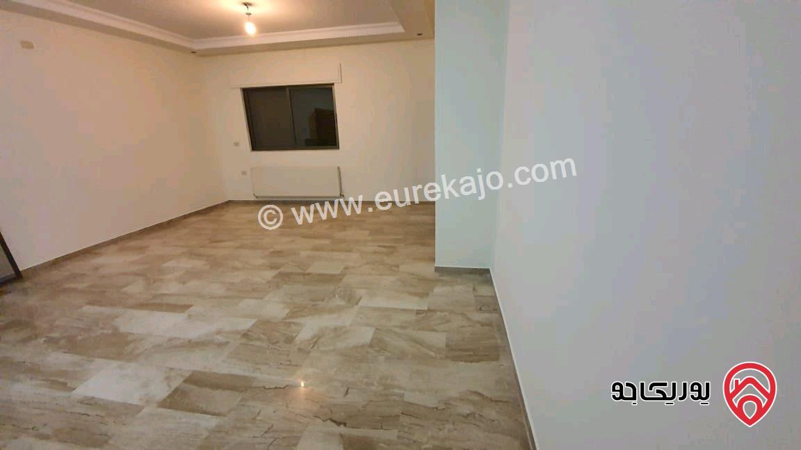 شقة شبه ارضية مساحة 190م داخلي و 200م خارجي فارغة للايجار في عمان - ضاحية النخيل