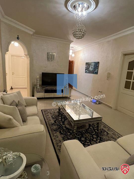 شقة فاخرة للبيع في عمان - الكرسي - خلف إدارة السير طابق ثالث 180م مع روف 120م بسعر مغري