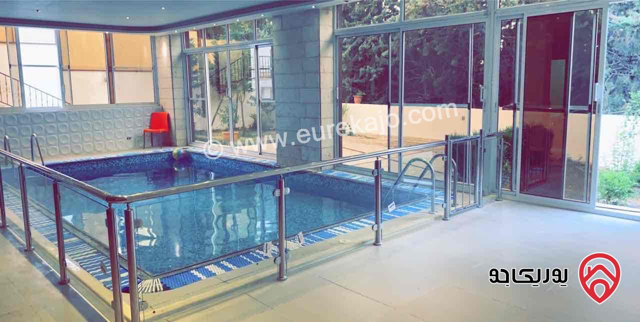 فيلا مساحة 720م على أرض 810م للبيع في الحمر