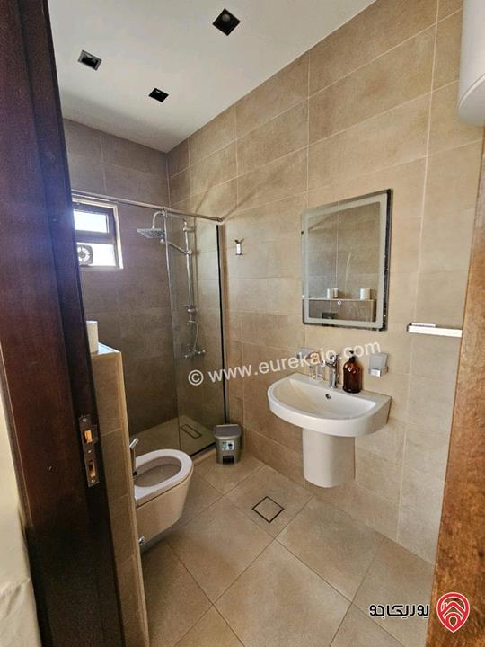 فيلا مساحة 700م على أرض 3 دونم و 512م للبيع في السلط