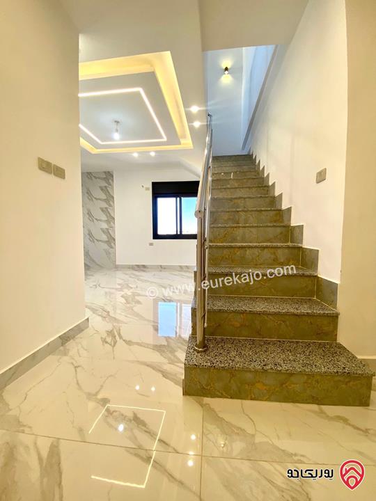 شقة مميزة دوبلكس مساحة 212م للبيع في عمان - منطقة ابو علندا اسكان الكهربا 