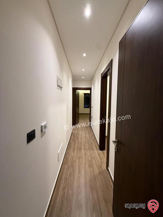 شقة فاخرة سوبر ديلوكس طابق أول مساحة 200م للإيجار في عمان - طريق المطار