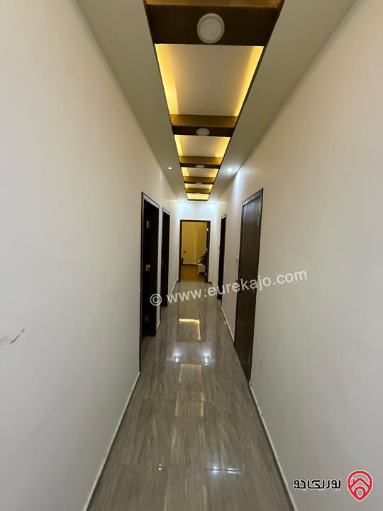 شقة ديلوكس طابق ارضي مساحة 190م داخلي و 140م خارجي للبيع في عمان - ابو علندا 