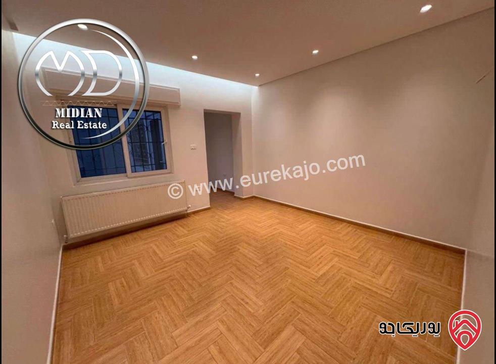 شقة أرضية فاخرة للايجار في عمان - دير غبار مساحة 300م مع تراسات و حدائق 350م تصلح للأجانب والهيئات الدوبلوماسية 