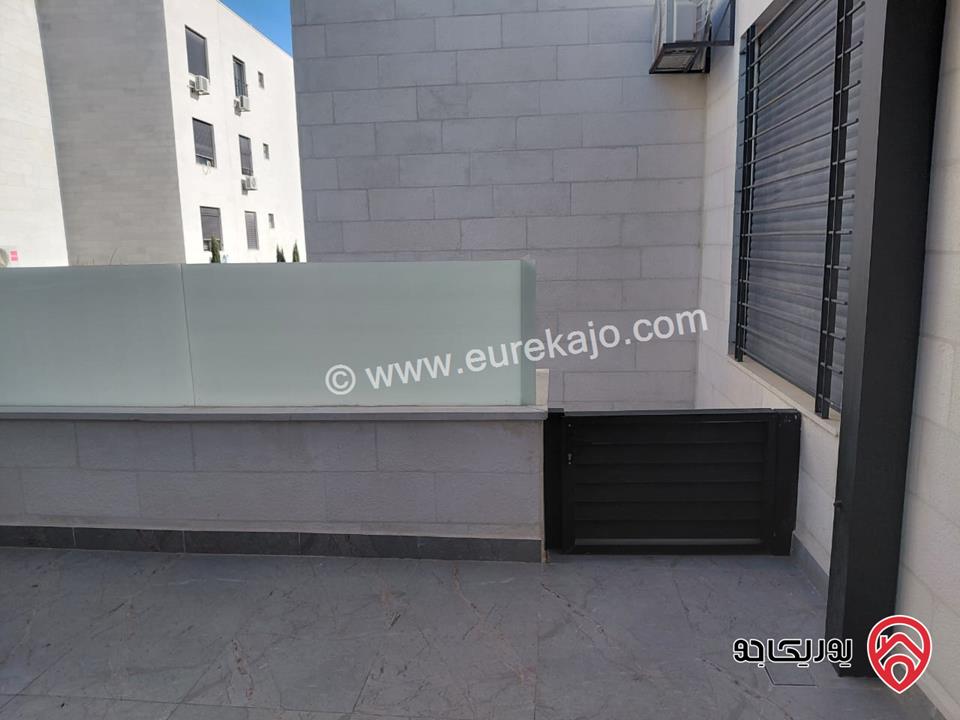 شقة ارضية مساحة 250م داخلي و 230م خارجي للبيع مفروشة في عمان - ام السماق 