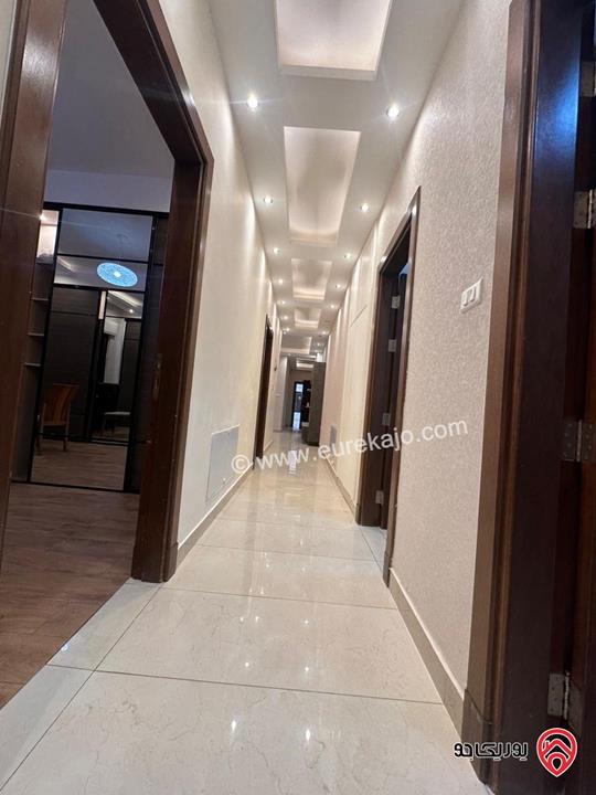 شقة طابق ثالث مع روف مساحة 180م للايجار في عمان - خلدا