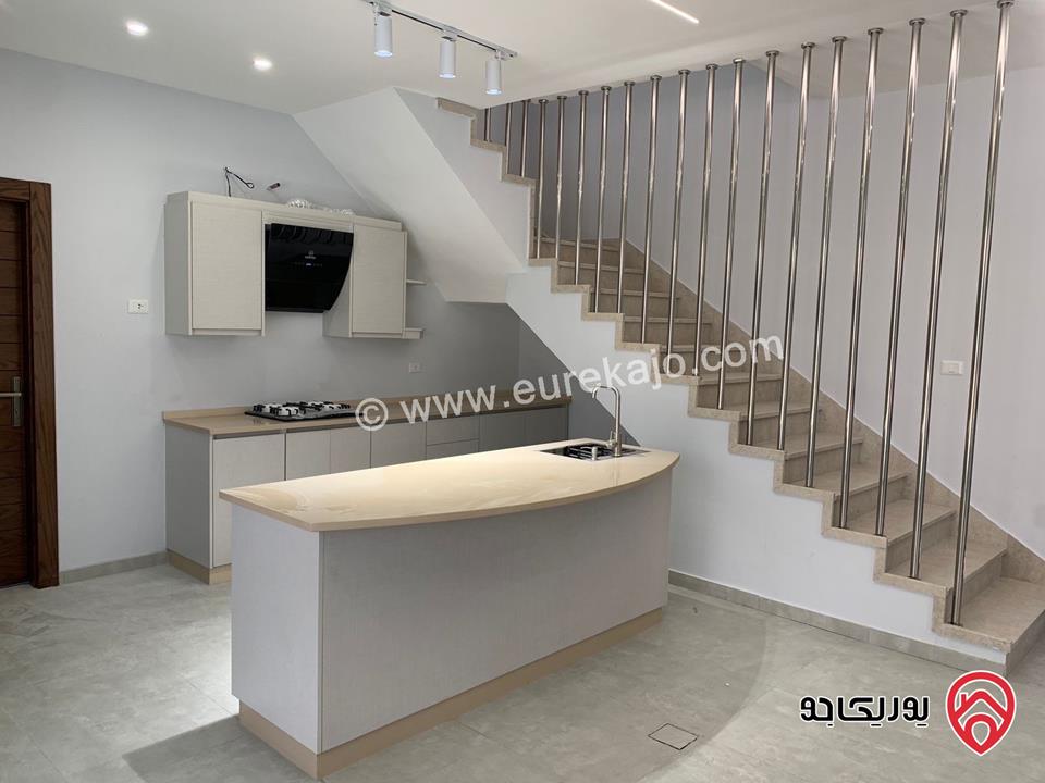 شاليه مساحة 475م وبناء 280م للبيع في اجمل مناطق البحر الميت