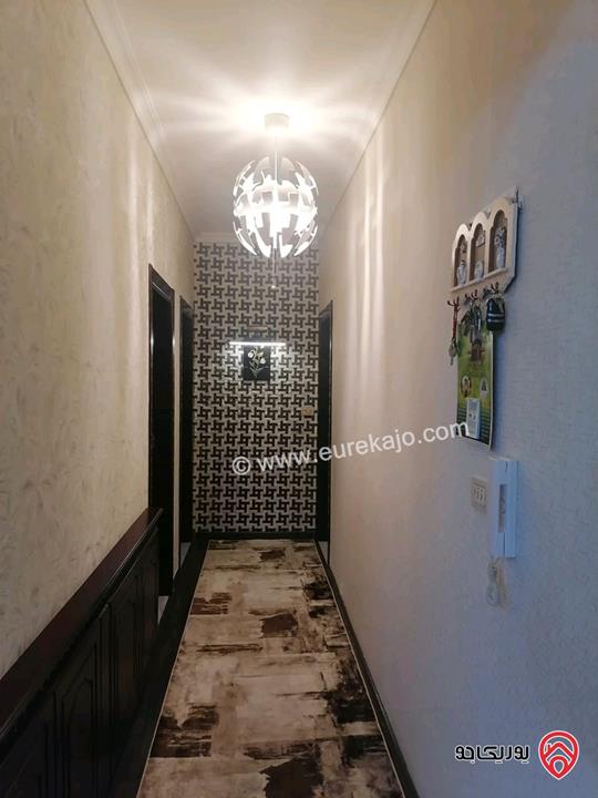 شقة ارضية مساحة 175م داخلي و 150م خارجي للبيع في عمان - خلدا