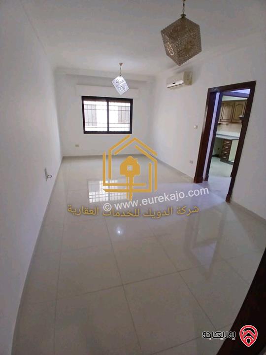 شقة فارغة طابق ثالث مساحة 100م للايجار في عمان - الرابية 