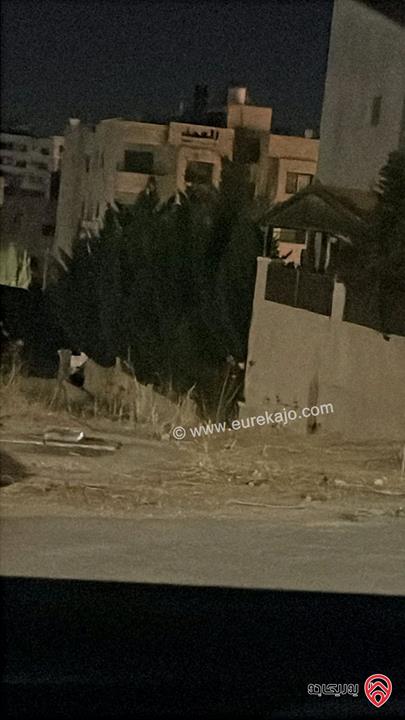 شقة تسوية للبيع في عمان - خلدا / العوجانية مساحة داخلية 180متر ومساحة خارجية 170متر