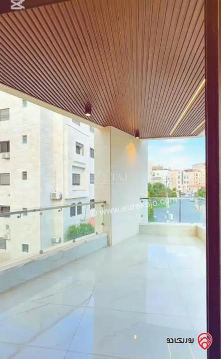 شقة طابقية مساحة 290م للبيع في عمان - دير غبار مع ديكورات عصرية و إنارة مخفية