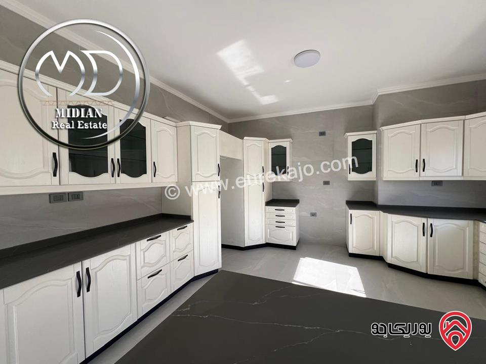 شقة طابقية فارغة للايجار في عمان - الصويفية مساحة 280م 4 نوم طابق ثاني تشطيبات ديكورات عصرية فاخرة اطلالة جميلة