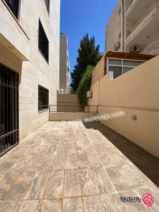 شقة طابق شبه ارضي مساحة 200م داخلي و 70م خارجي للبيع مفروشة في عمان - عبدون