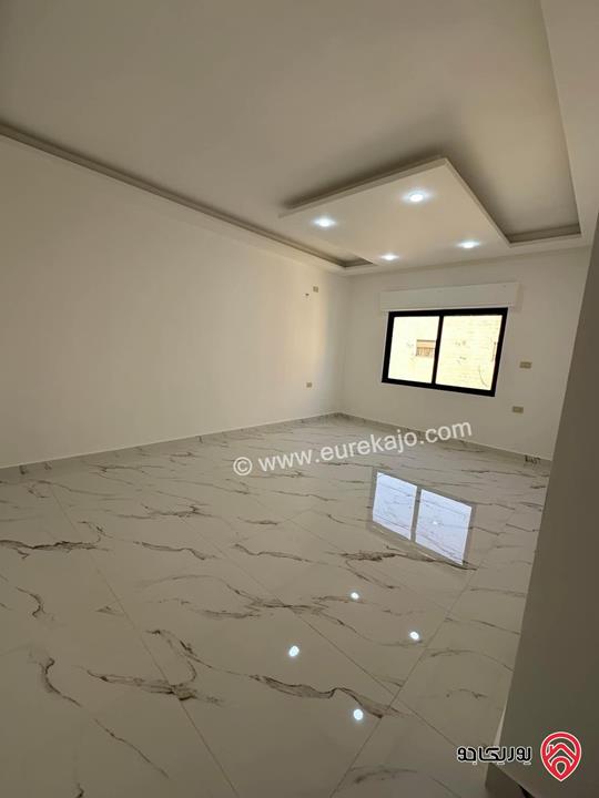 عرض على اخر شقتين بالاسكان ارضي  152 متر بسعر 73 الف شبه ارضي 155 متر سعر 55 الف للبيع في عمان - المقابلين اسكان المالية والزراعة 