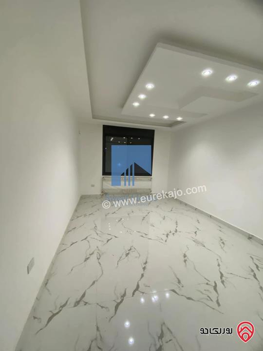 شقة فاخرة للبيع في عمان - خلدا قرب إشارة البنك العربي ومركز زها 220م مع ترسات 300م لم تسكن