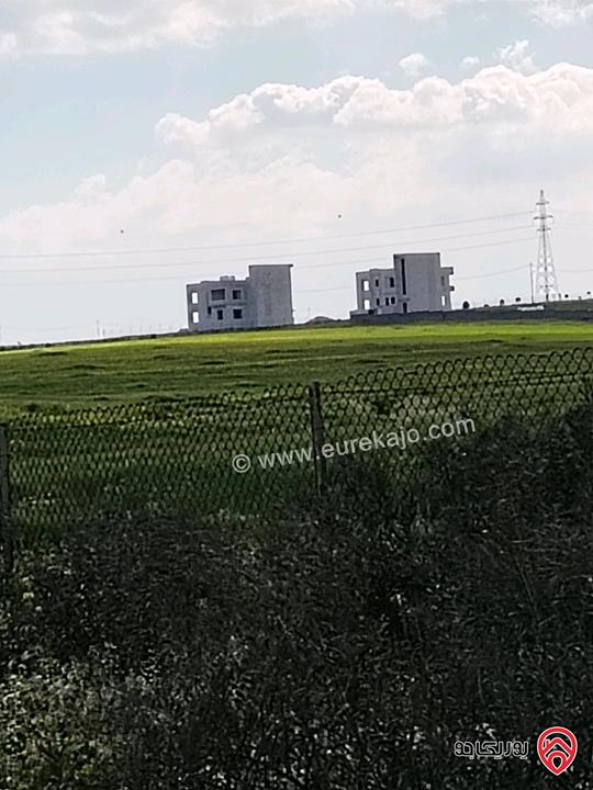 أرض مساحة 3 دونم و 400م للبيع في عمان - حوارة