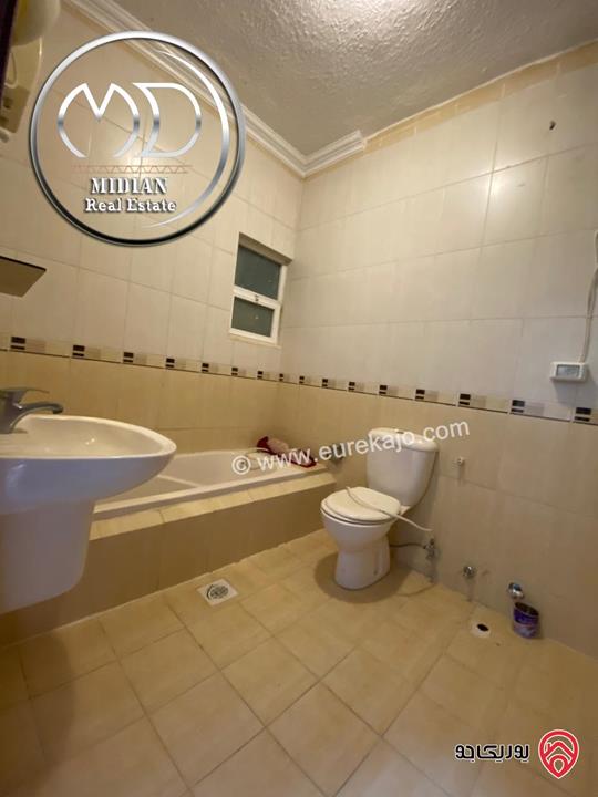 شقة فارغة للايجار طابق أخير مع روف في عمان - خلدا مساحة 300م مع تراسات اطلالة رائعة بسعر مميز جداً