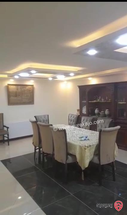 فيلا دوبلكس مساحة البناء 770م مساحة الارض 460م للبيع في عمان - البنيات