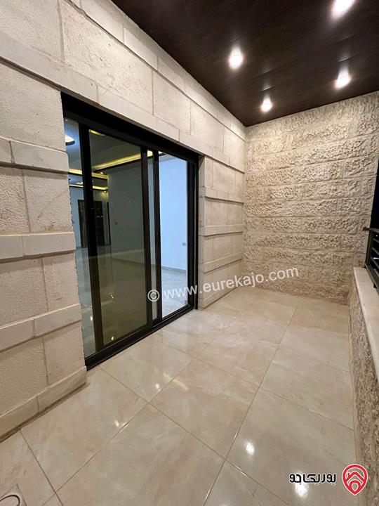 شقة طابقية كاملة مساحة 253م للبيع في عمان - الجبيهة 