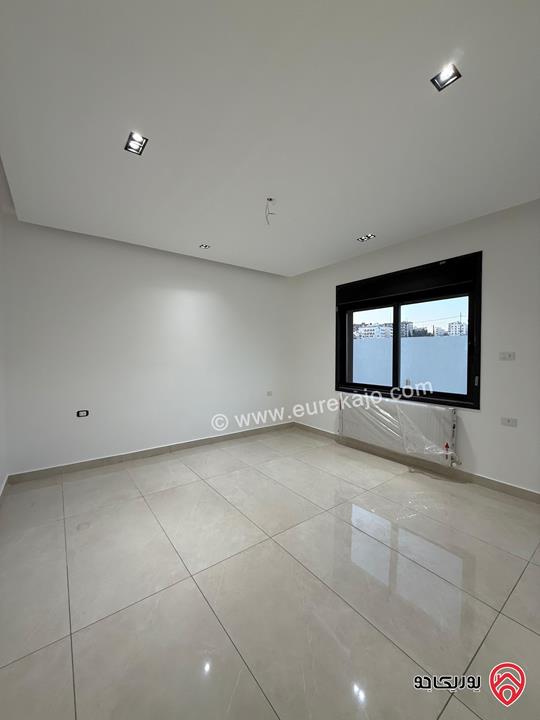 شقة طابق ارضي مساحة 227م مع ترس 60م سوبر ديلوكس للبيع في عمان - تلاع العلي