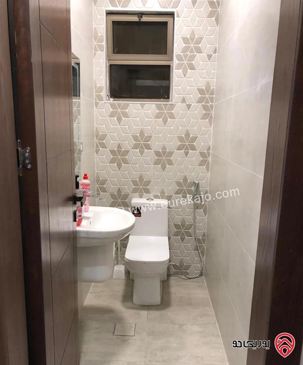 شقة فاخرة مفروشة طابق أول مساحة 105م للايجار في عمان - عبدون