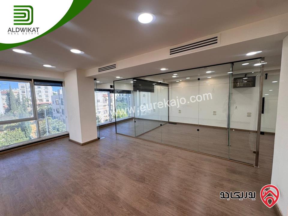 مكتب للبيع او للايجار في عمان - ام السماق / قرب مكة مول طابق اول مساحة المكتب 109م موقع مميز