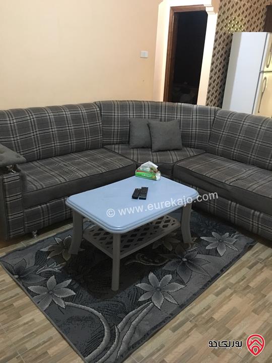 شقة طابق أول مساحة 80م مفروشة للبيع في اربد شارع الجامعة 