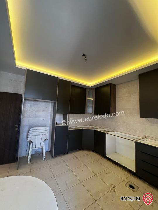 شقة سوبر ديلوكس مجددة مساحة 184م طابق ثالث للبيع في عمان - خلدا