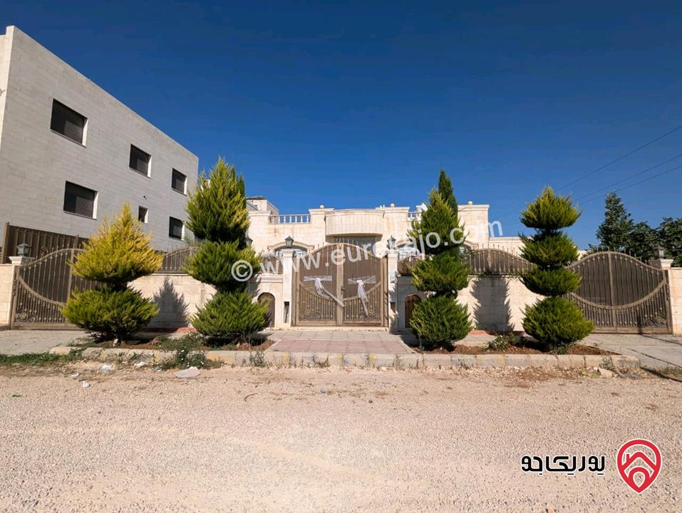 فيلا مساحة 700م على أرض 815م للبيع في عمان - ناعور