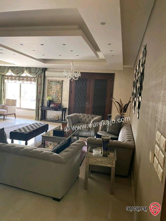 شقة ارضية طابقية مساحة 300م حديقة وتراسات 350م للبيع في عمان - أم أذينة