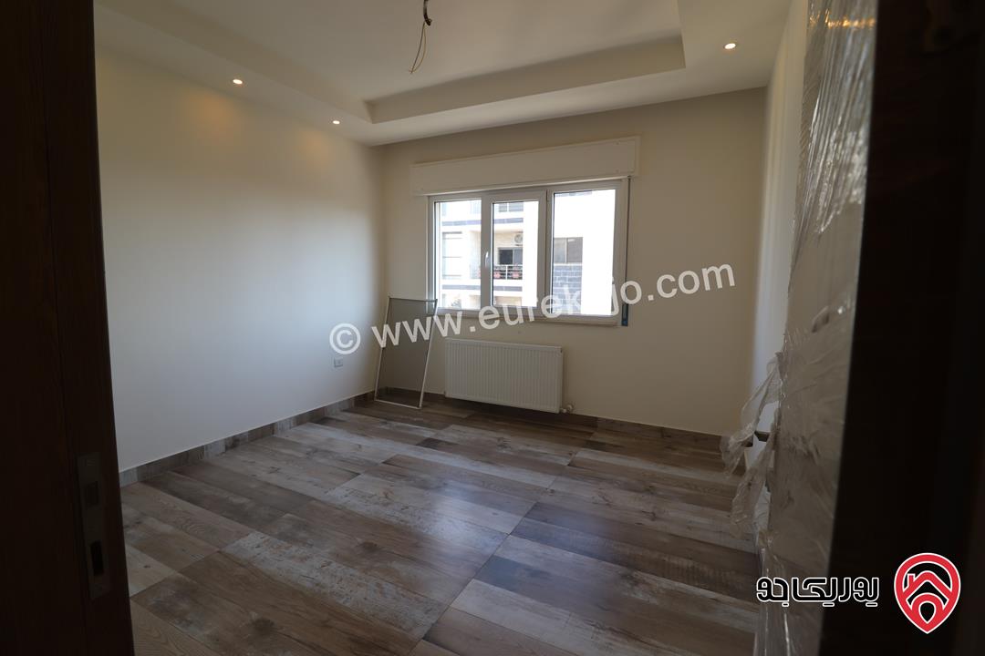 شقة جديدة طابق ثالث دوبلكس مساحة 173م للبيع في عمان - خلدا