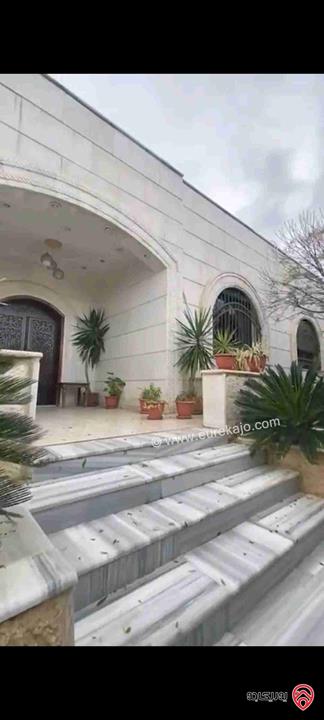 بيت مستقل مساحة 275م على أرض 920م للبيع في عمان - الجويدة