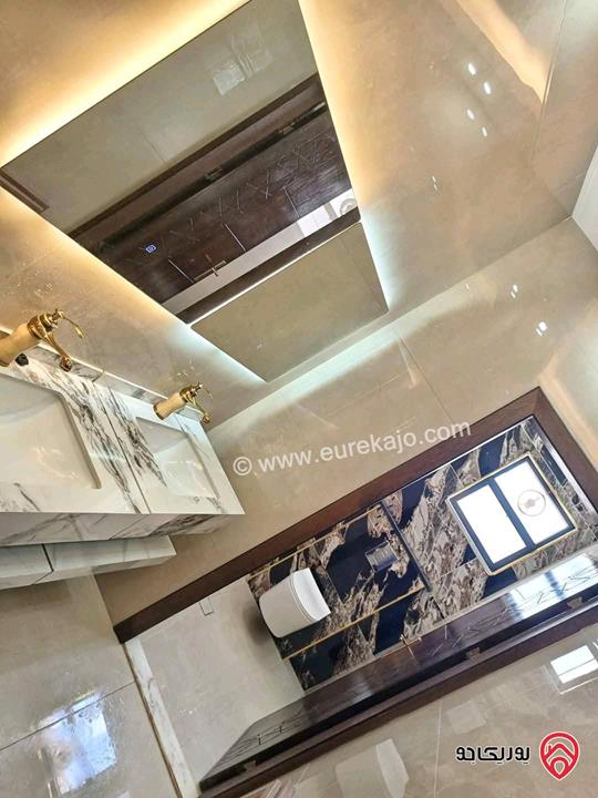 فيلا مساحة 235م على أرض 517م للبيع في الزرقاء الجديدة 