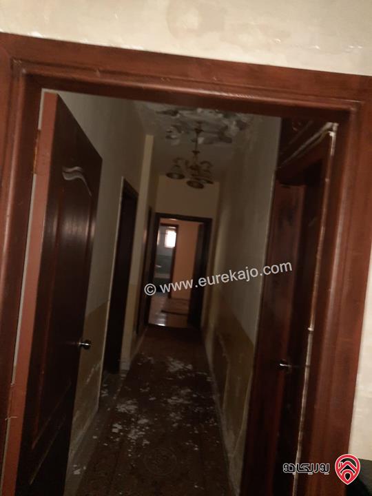 شقة مساحة 149م العمارة تقع على شارعين الشقة من الشارع الاول تسوية ثاني، ومن الشارع الخلفي طابق اول للبيع في عمان - طبربور – حي الخزنة 