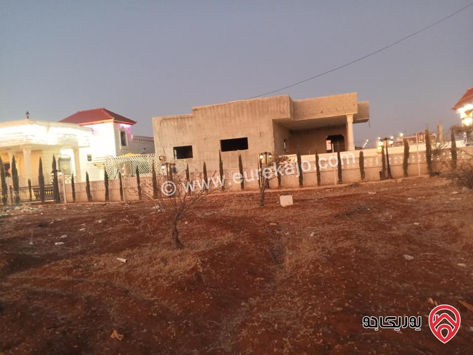 بيتين مستقلين عمار حديث على أرض 1 دونم للبيع في الرمثا الحي الغربي بجانب قصر النخيل بعيد عن الشارع الرئيسي 500م