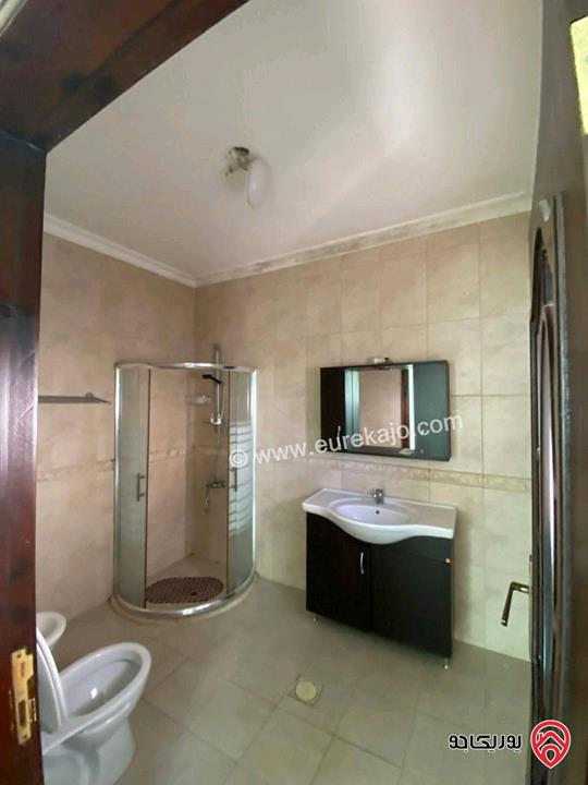 شقة طابقية مساحة 240م للإيجار فارغة في عمان - السابع