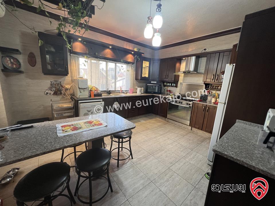 شقة فاخرة مساحة 220م طابق أول للبيع في عمان - تلاع العلي