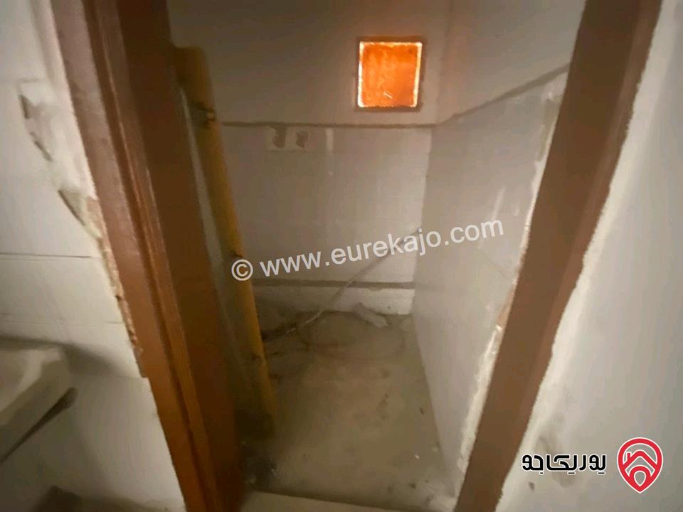 شقة طابق اول مساحة 130م للبيع في الزرقاء - حي شاكر 