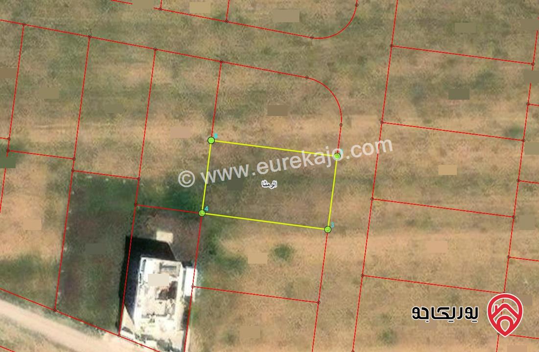 قطعة ارض سكنية مساحة 835م للبيع في اربد - منطقة الرمثا - شمال طريق اربد المفرق - قرب صرح الشهيد 